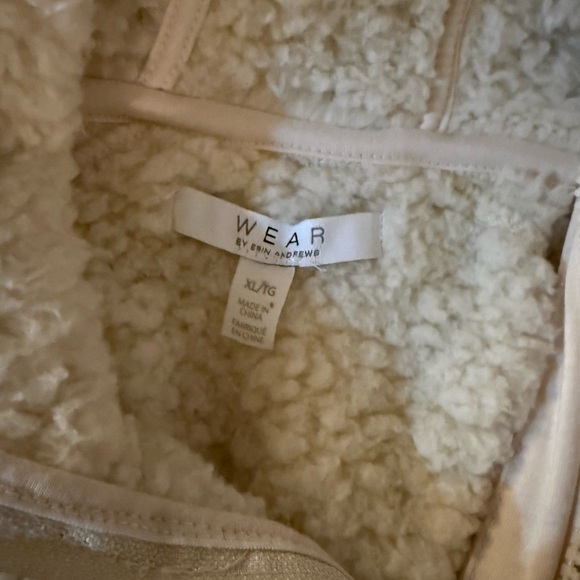 Chicago Cubs WEAR by Erin Andrews Women's Sherpa Quarter-Zip Hoodie - Cream - Picture 5 of 10